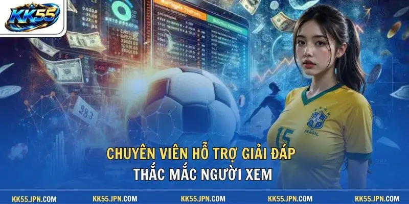 Chuyên viên hỗ trợ giải đáp thắc mắc người xem